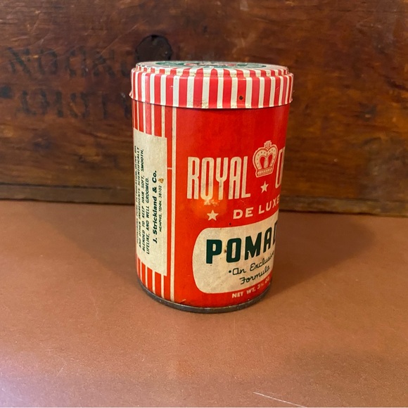 Vintage Royal Crown De Luxe Pomade Tin - Picture 3 of 4